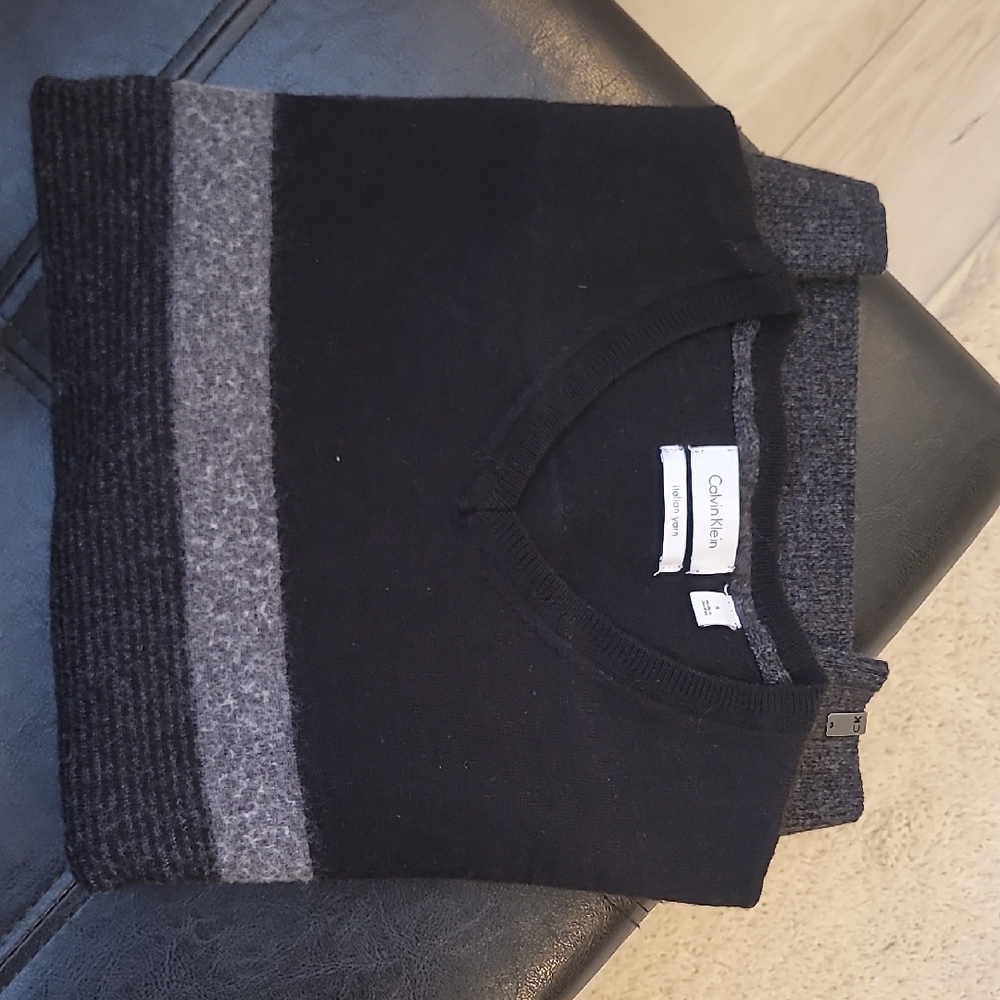Calvin Klein Men's Sweater in Black and Gray